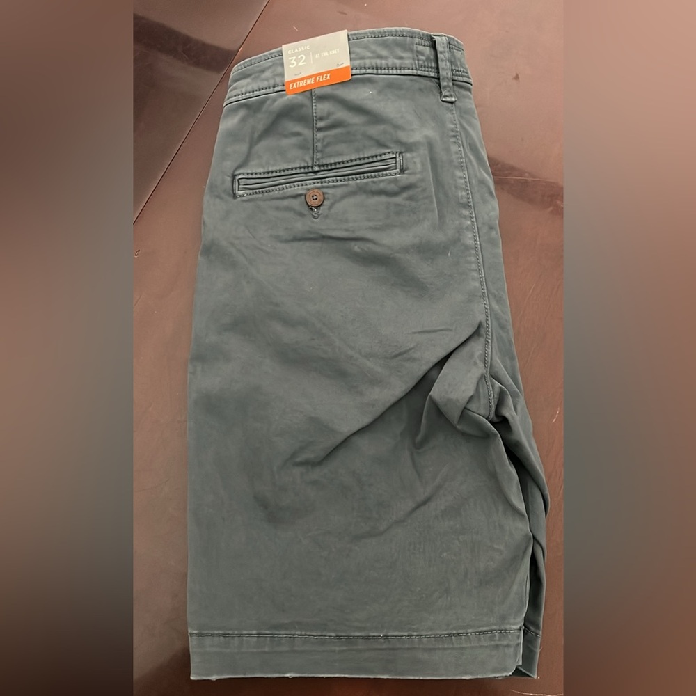 American Eagle Extreme Flex Flat Front Shorts (32) NWT
